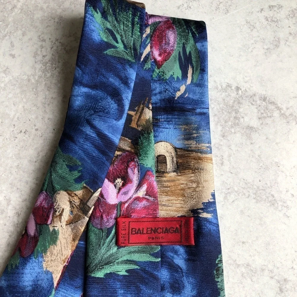 Balenciaga excellent pre